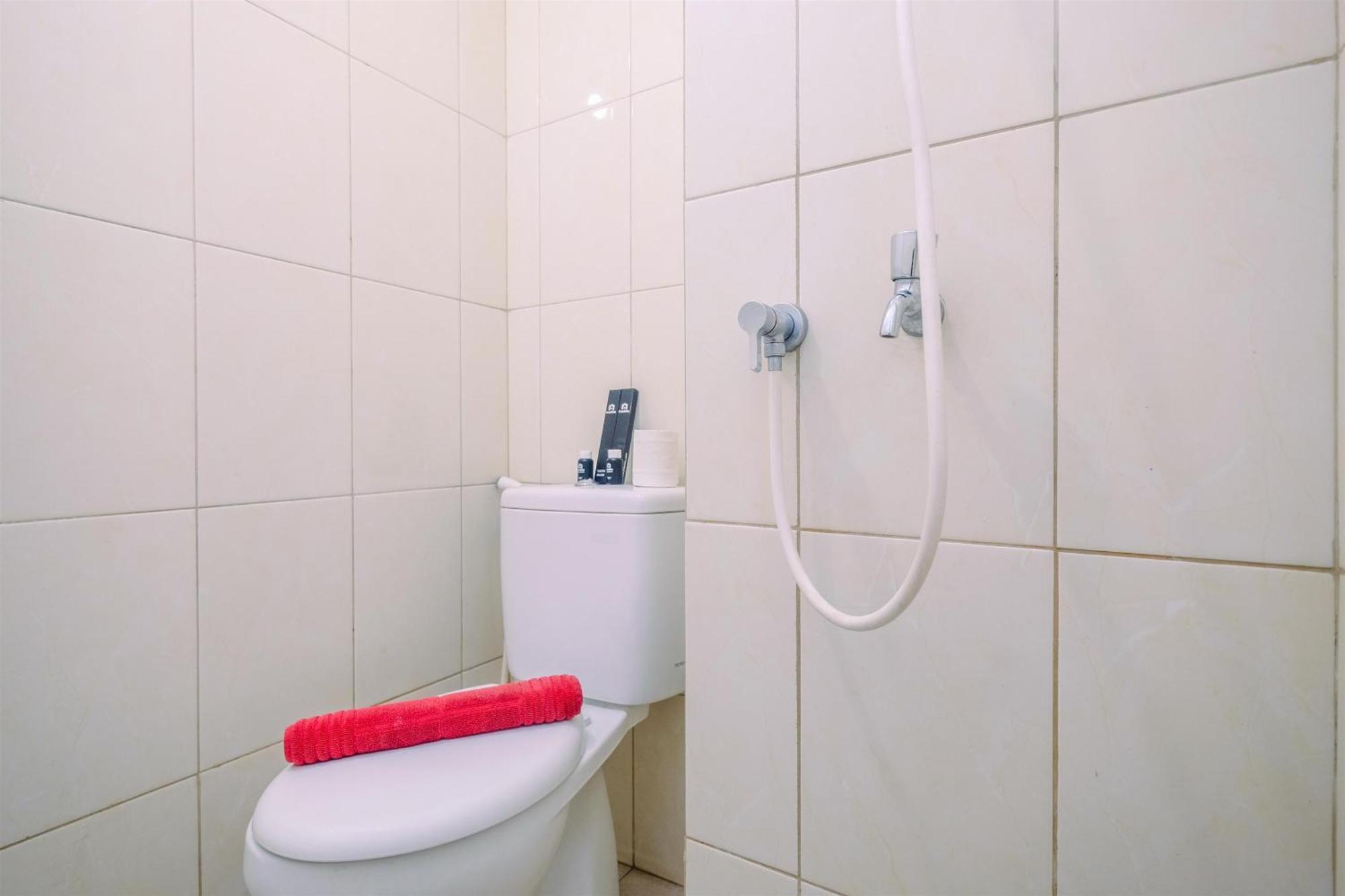 Apartemen Simply Good At Springlake Summarecon By Travelio Bekasi