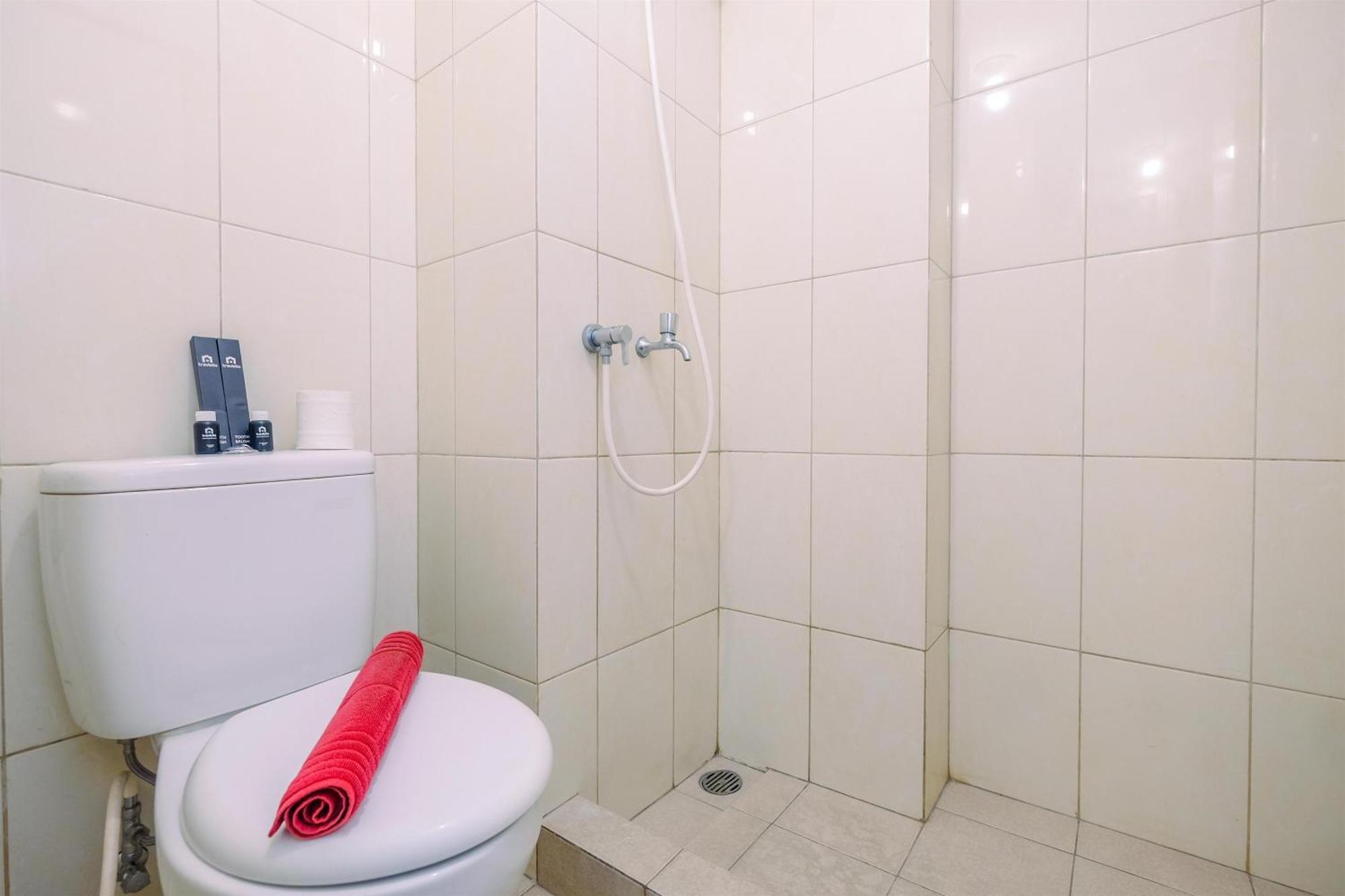 Apartemen Simply Good At Springlake Summarecon By Travelio Bekasi